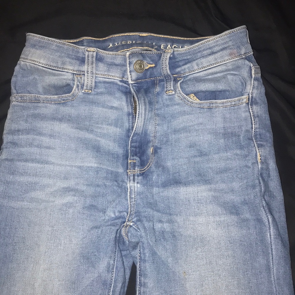 light colored american eagle jeans